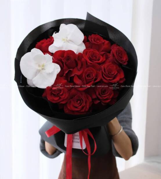 Bó hoa tươi gần Pizza 4P Âu Cơ Hà Nội